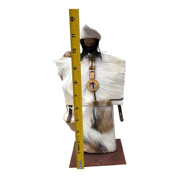 Authentic Selknam Indigenous Art Sculpture From Tierra Del Fuego Chile Cow Hide - Picture 4 of 9